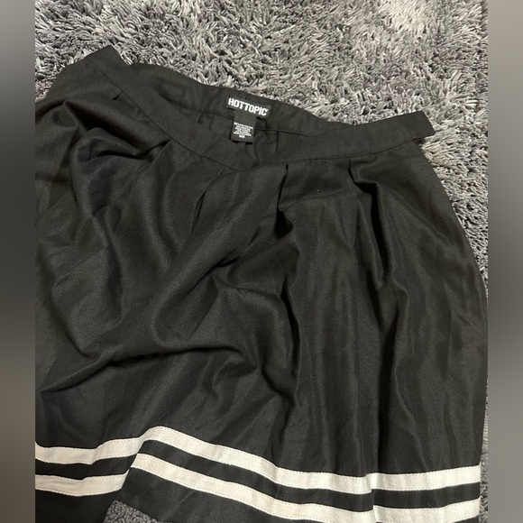 Hot topic brand skirt - Picture 2 of 3